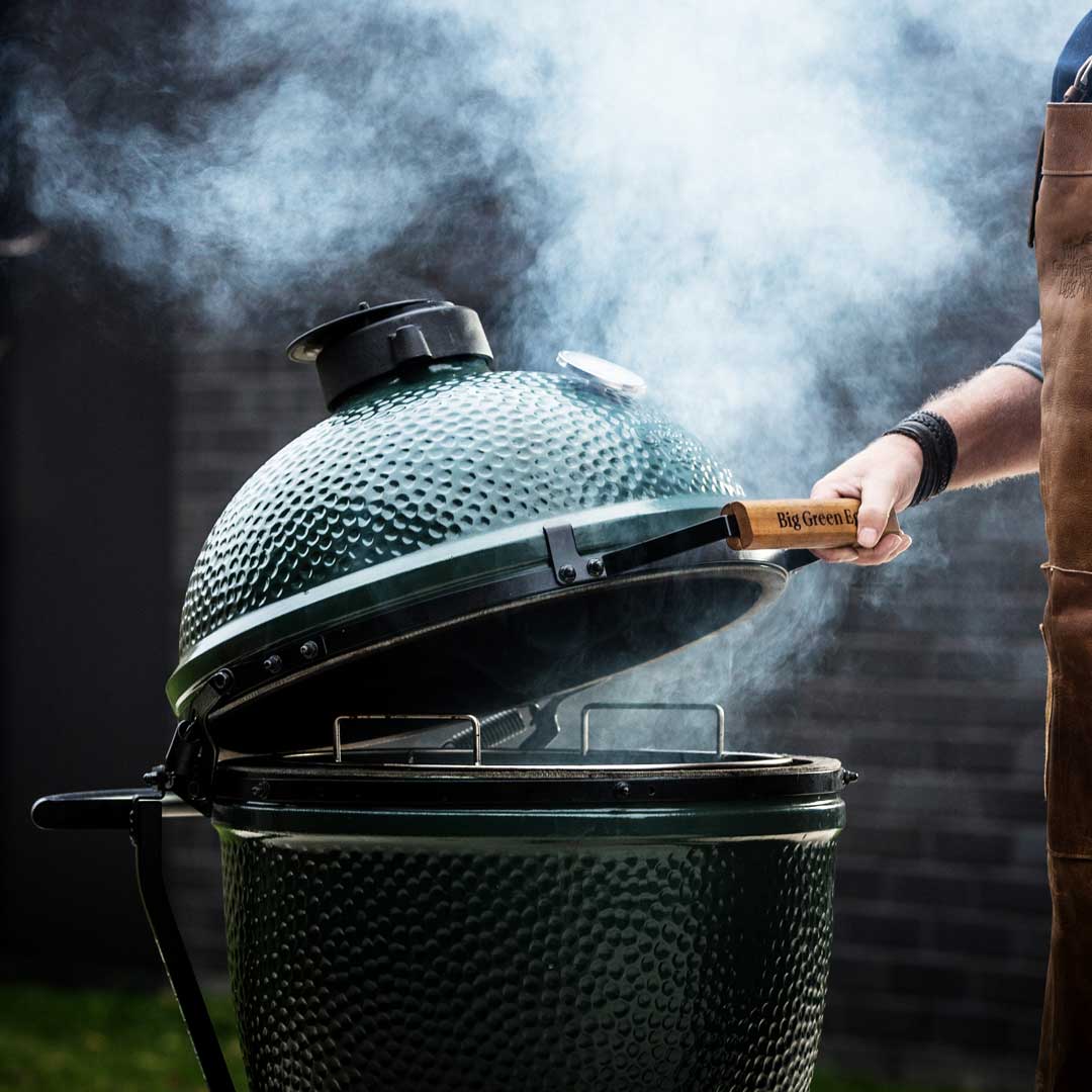 Big Green Egg grill smoking